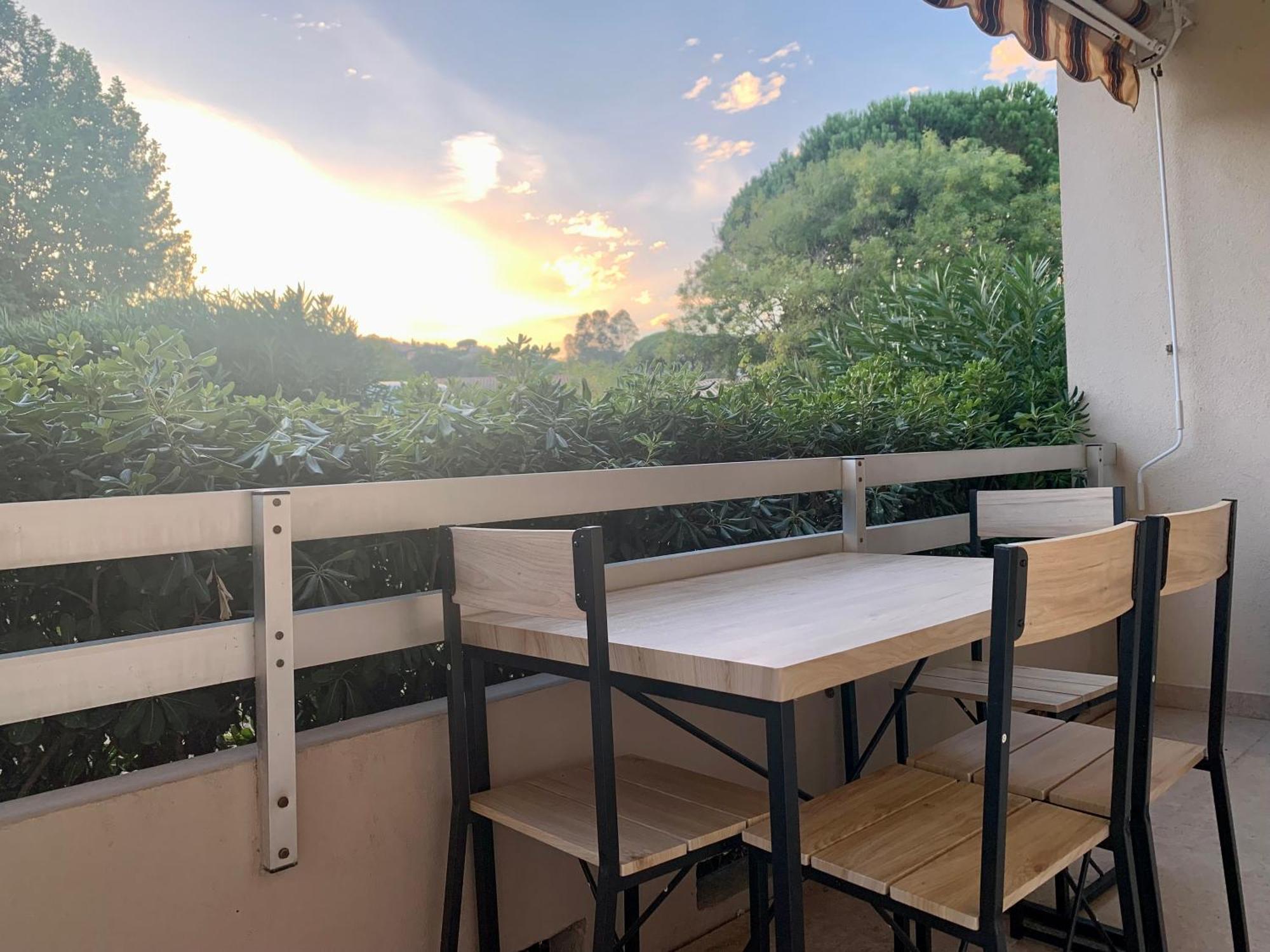 Grand Studio Standing Avec Terrasse Et Parking Sainte-Maxime Exterior photo